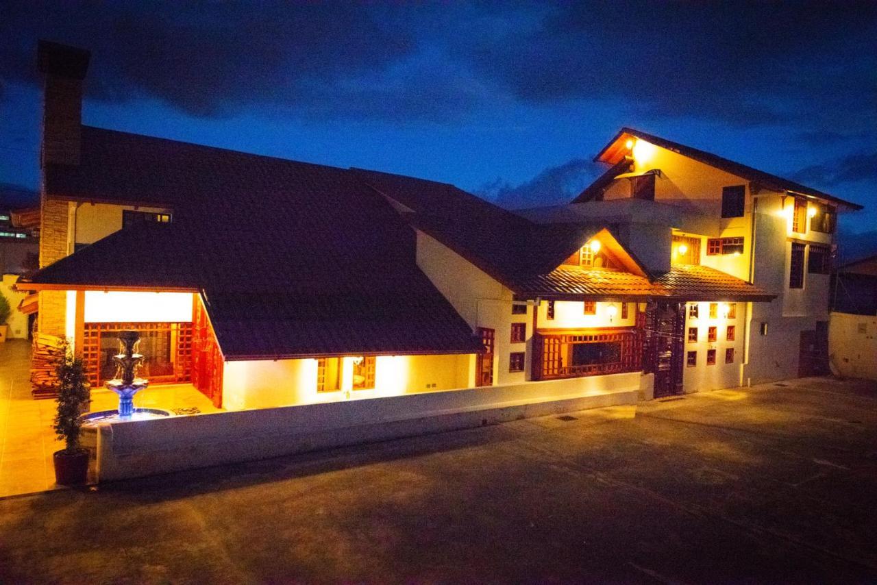 Hostal Dulce Hogar Латакунга Экстерьер фото